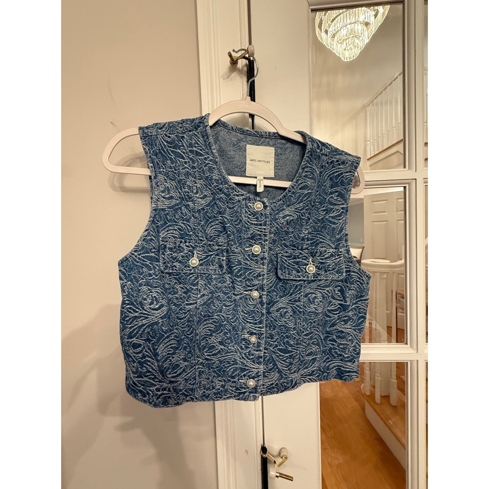 Avec Les Filles Women Blue Floral Jacquard Denim Vest Cropped Pearl Button Top L